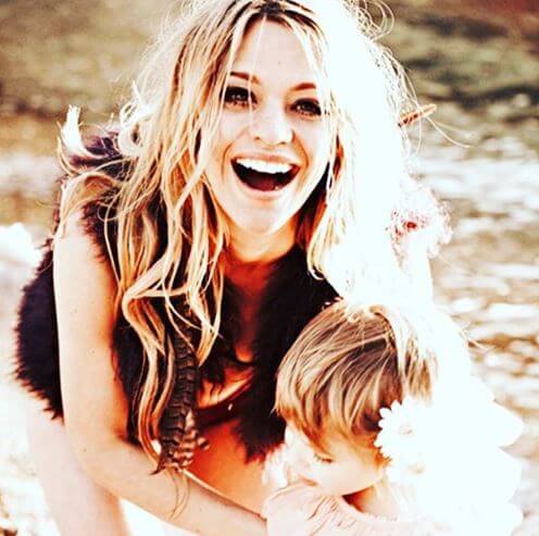 Heike Makatsch with her daughter.